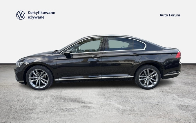 Volkswagen Passat cena 119900 przebieg: 67940, rok produkcji 2019 z Chełmno małe 277